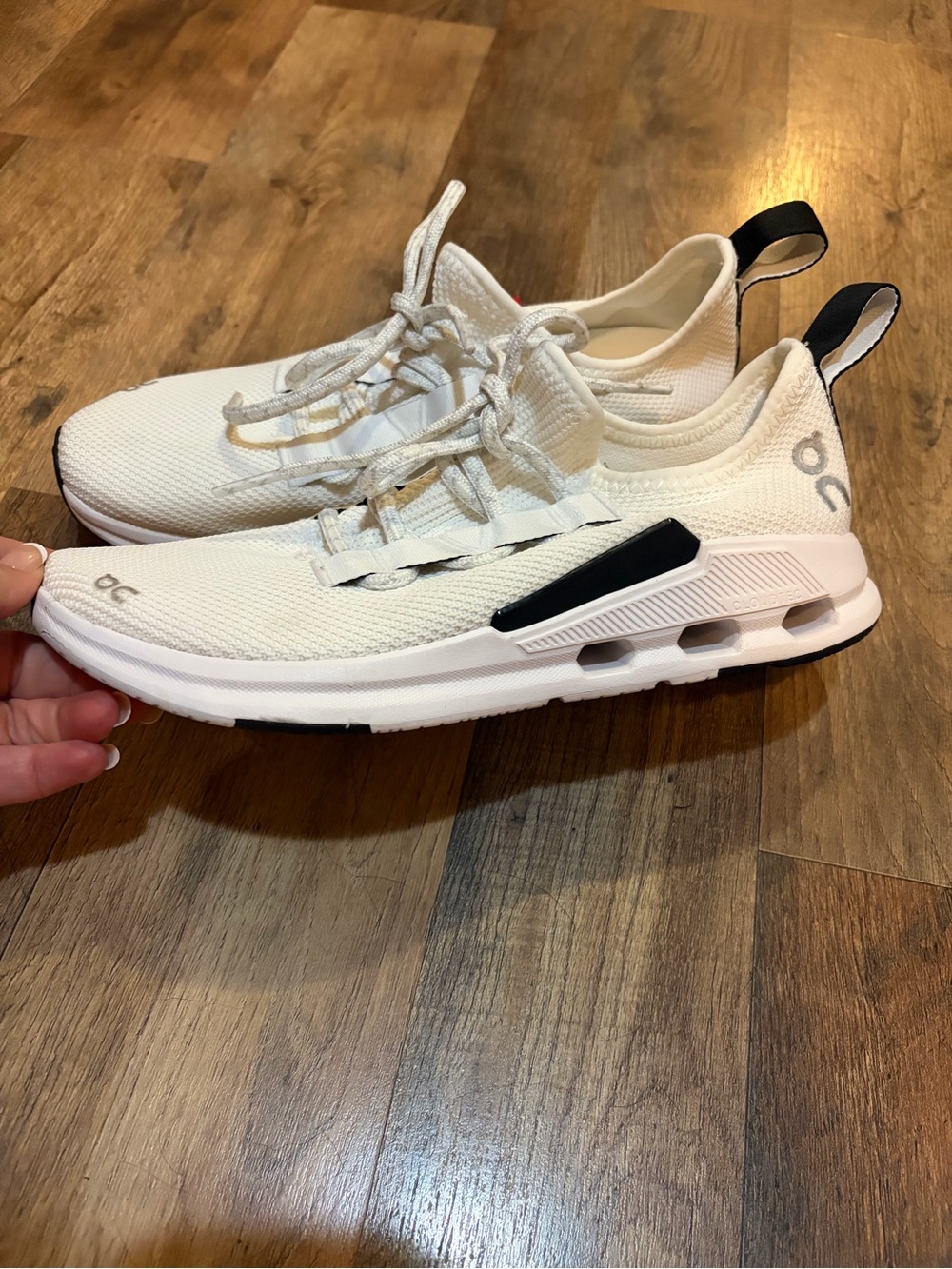 On Running Running Cloudeasy Women’s White Lightweight Sneakers size 8